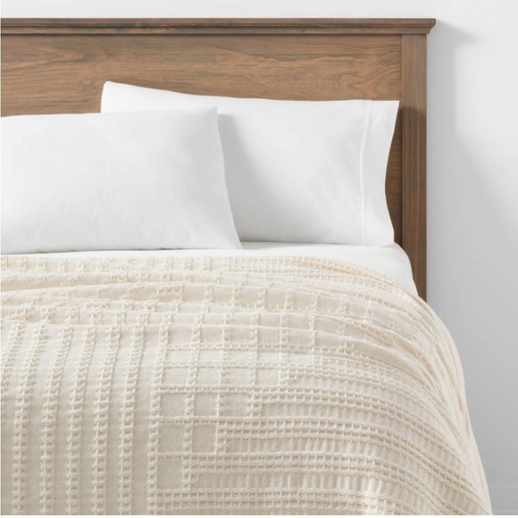 Threshold Other - NWT 60"×80" Waffle Weave Fringed Bed Throw
Ivory - Threshold